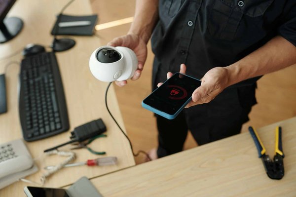 What techniques can be used to monitor and optimize the performance of a Kubernetes cluster?